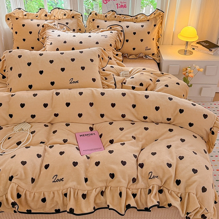 91家纺网 家纺一手货源 找家纺 梦莱斯 2025新款加厚保暖双面牛奶绒四件套-黑色花边款 爱心点点