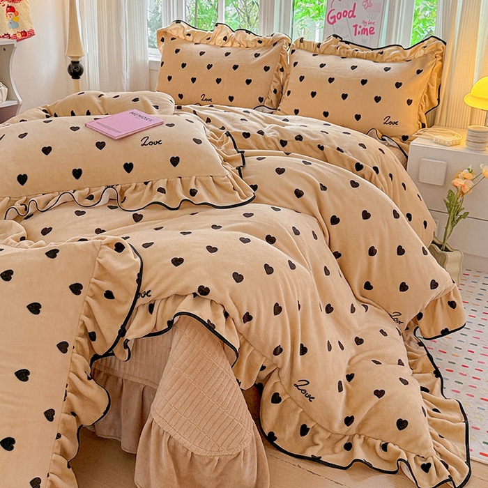 91家纺网 家纺一手货源 找家纺 梦莱斯 2025新款加厚保暖双面牛奶绒四件套-黑色花边款 爱心点点