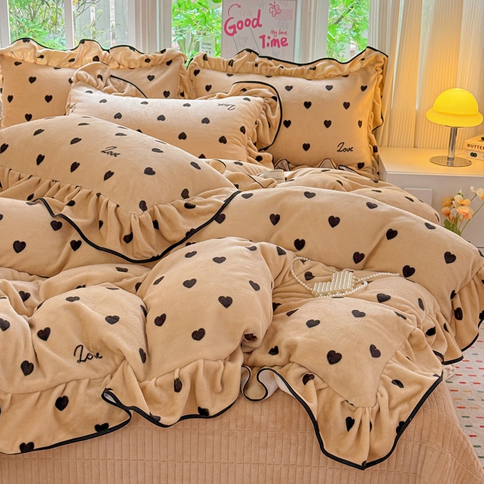 91家纺网 家纺一手货源 找家纺 梦莱斯 2025新款加厚保暖双面牛奶绒四件套-黑色花边款 爱心点点