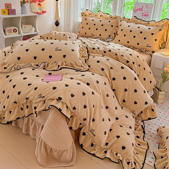 91家纺网 家纺一手货源 找家纺 梦莱斯 2025新款加厚保暖双面牛奶绒四件套-黑色花边款 爱心点点