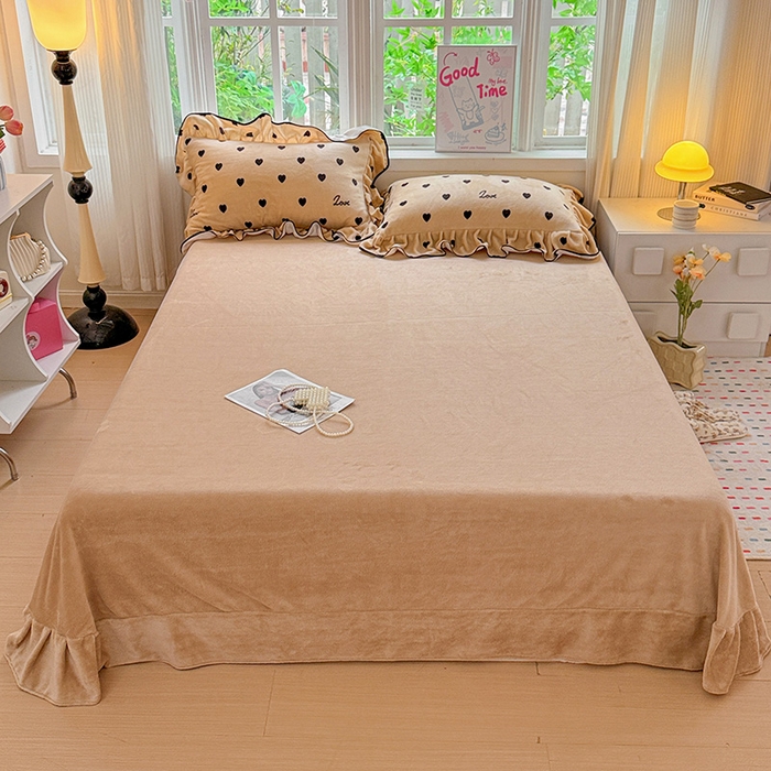 91家纺网 家纺一手货源 找家纺 梦莱斯 2025新款加厚保暖双面牛奶绒四件套-黑色花边款 爱心点点