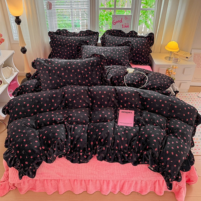 91家纺网 家纺一手货源 找家纺 梦莱斯 2025新款加厚保暖双面牛奶绒四件套-黑色花边款 暗香