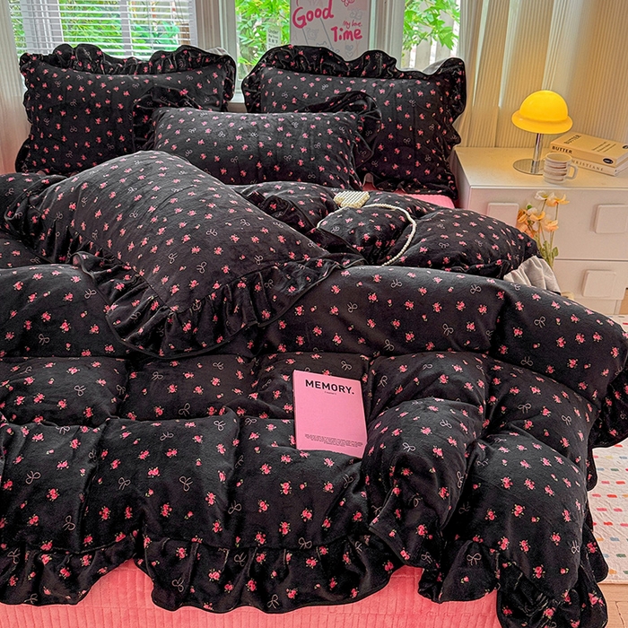 91家纺网 家纺一手货源 找家纺 梦莱斯 2025新款加厚保暖双面牛奶绒四件套-黑色花边款 暗香