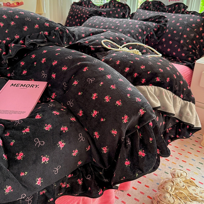 91家纺网 家纺一手货源 找家纺 梦莱斯 2025新款加厚保暖双面牛奶绒四件套-黑色花边款 暗香