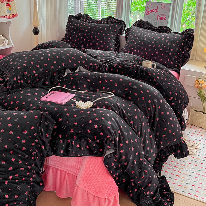 91家纺网 家纺一手货源 找家纺 梦莱斯 2025新款加厚保暖双面牛奶绒四件套-黑色花边款 暗香
