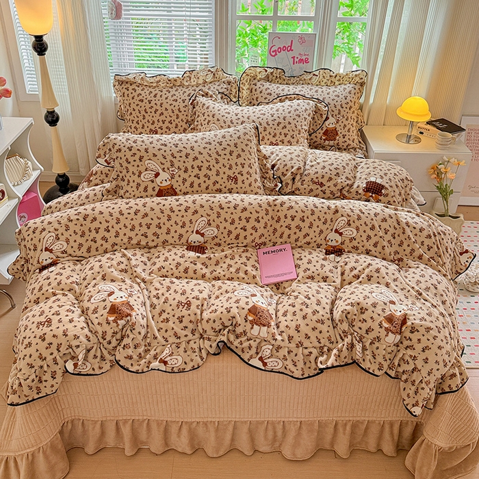 91家纺网 家纺一手货源 找家纺 梦莱斯 2025新款加厚保暖双面牛奶绒四件套-黑色花边款 布偶兔兔