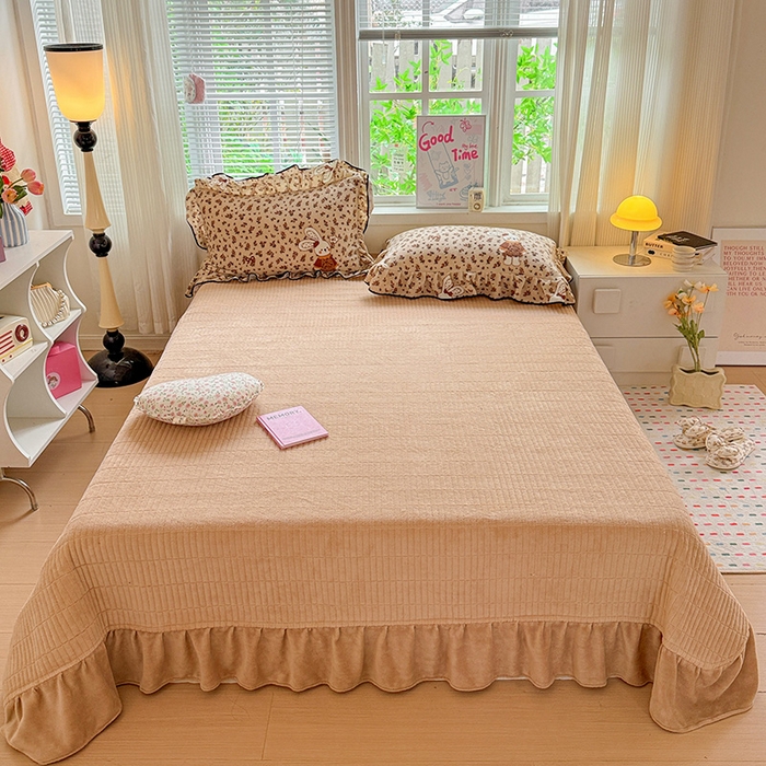 91家纺网 家纺一手货源 找家纺 梦莱斯 2025新款加厚保暖双面牛奶绒四件套-黑色花边款 布偶兔兔