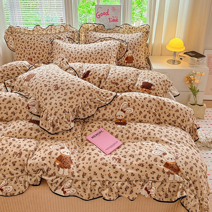 91家纺网 家纺一手货源 找家纺 梦莱斯 2025新款加厚保暖双面牛奶绒四件套-黑色花边款 布偶兔兔