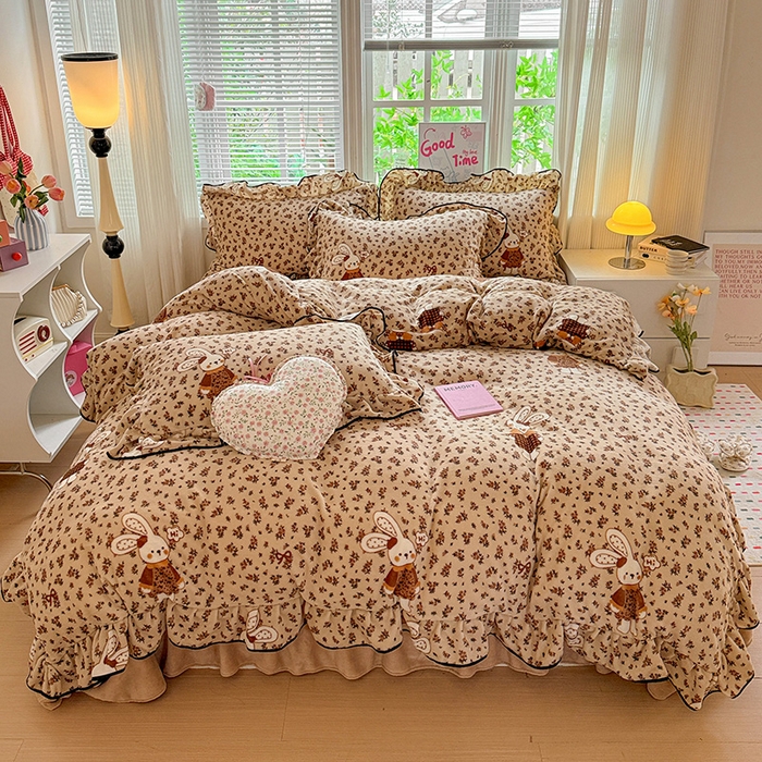 91家纺网 家纺一手货源 找家纺 梦莱斯 2025新款加厚保暖双面牛奶绒四件套-黑色花边款 布偶兔兔