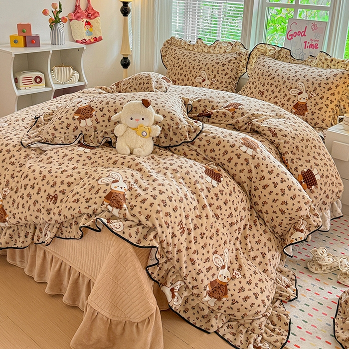 91家纺网 家纺一手货源 找家纺 梦莱斯 2025新款加厚保暖双面牛奶绒四件套-黑色花边款 布偶兔兔