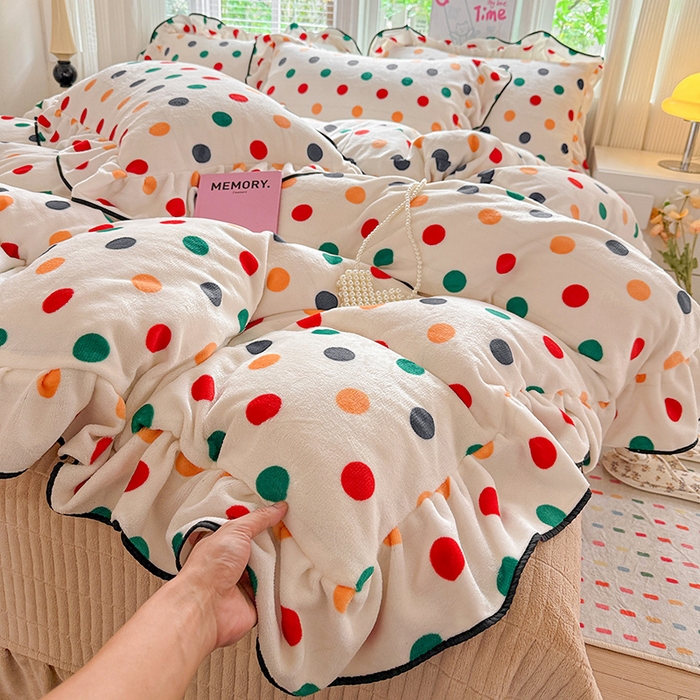 91家纺网 家纺一手货源 找家纺 梦莱斯 2025新款加厚保暖双面牛奶绒四件套-黑色花边款 彩虹波点