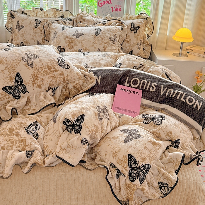 91家纺网 家纺一手货源 找家纺 梦莱斯 2025新款加厚保暖双面牛奶绒四件套-黑色花边款 蝶舞