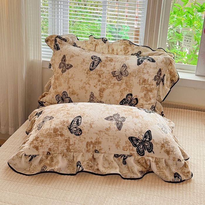 91家纺网 家纺一手货源 找家纺 梦莱斯 2025新款加厚保暖双面牛奶绒四件套-黑色花边款 蝶舞