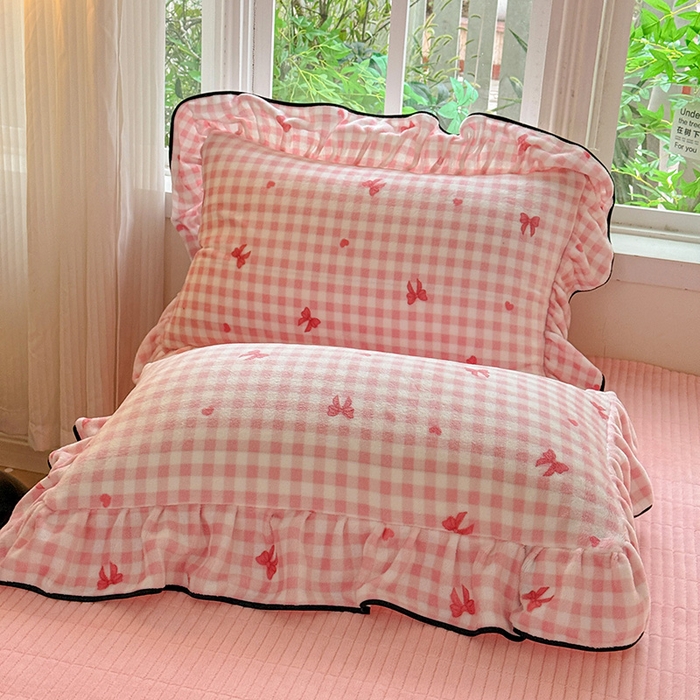 91家纺网 家纺一手货源 找家纺 梦莱斯 2025新款加厚保暖双面牛奶绒四件套-黑色花边款 粉红蝴蝶结