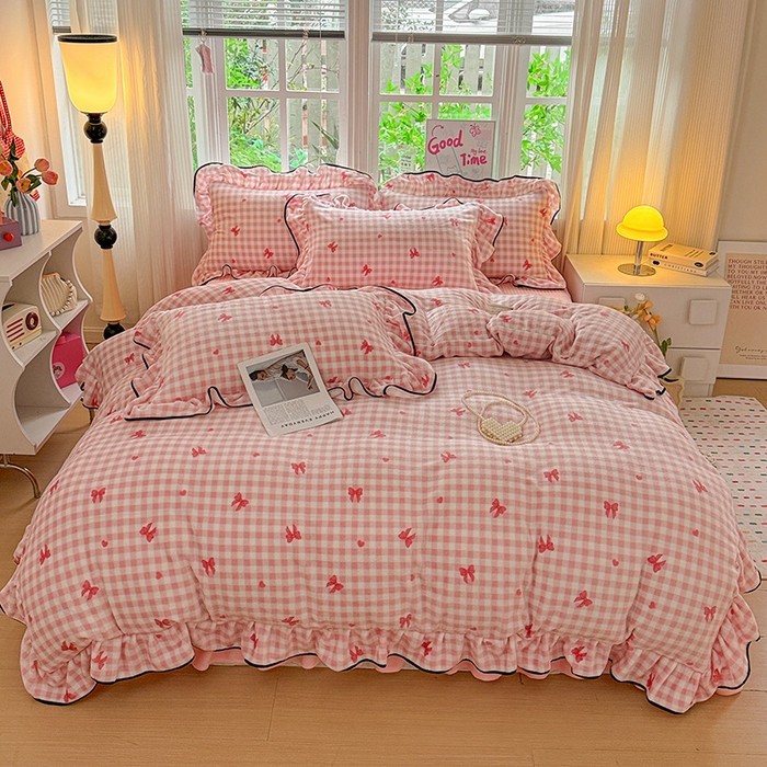 91家纺网 家纺一手货源 找家纺 梦莱斯 2025新款加厚保暖双面牛奶绒四件套-黑色花边款 粉红蝴蝶结