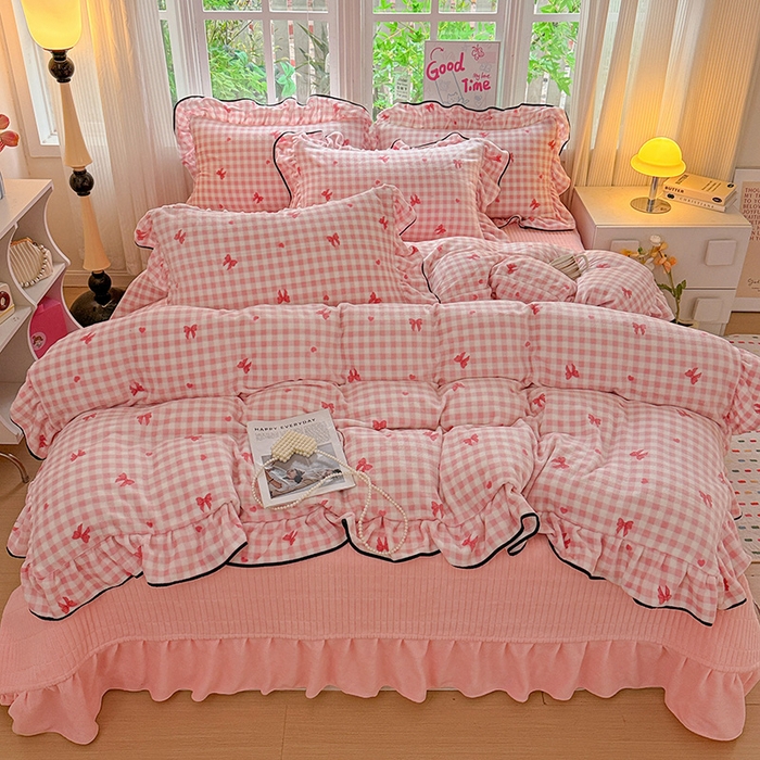 91家纺网 家纺一手货源 找家纺 梦莱斯 2025新款加厚保暖双面牛奶绒四件套-黑色花边款 粉红蝴蝶结