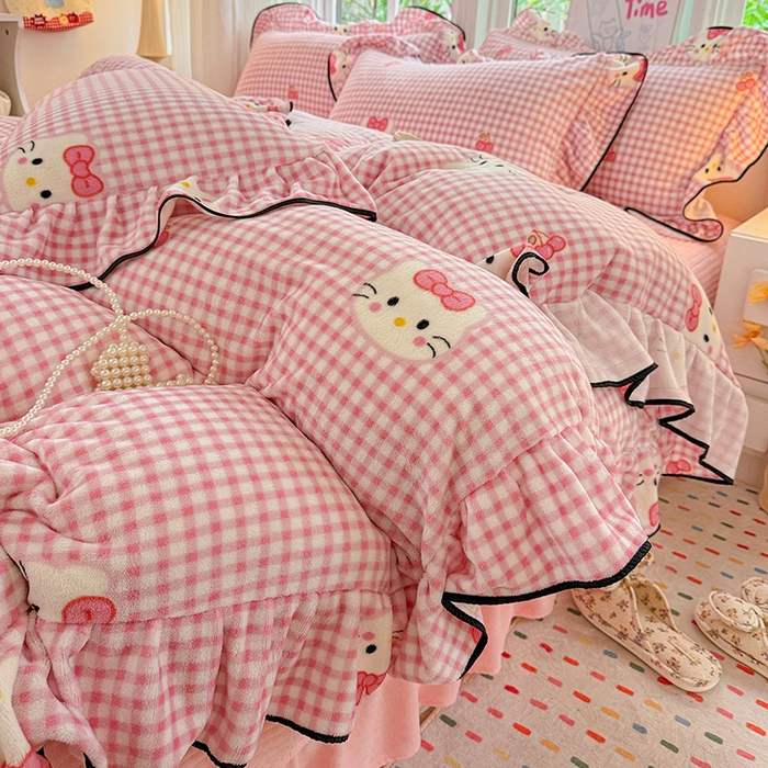 91家纺网 家纺一手货源 找家纺 梦莱斯 2025新款加厚保暖双面牛奶绒四件套-黑色花边款 粉色猫