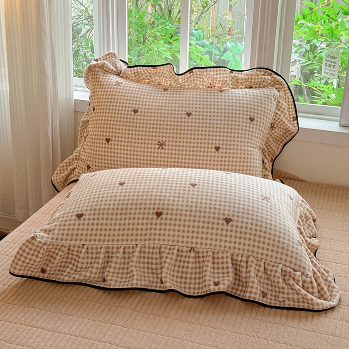 91家纺网 家纺一手货源 找家纺 梦莱斯 2025新款加厚保暖双面牛奶绒四件套-黑色花边款 格子爱心咖