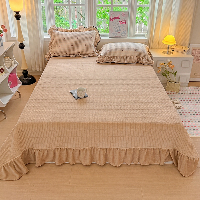 91家纺网 家纺一手货源 找家纺 梦莱斯 2025新款加厚保暖双面牛奶绒四件套-黑色花边款 格子爱心咖