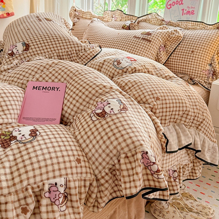 91家纺网 家纺一手货源 找家纺 梦莱斯 2025新款加厚保暖双面牛奶绒四件套-黑色花边款 格子猫