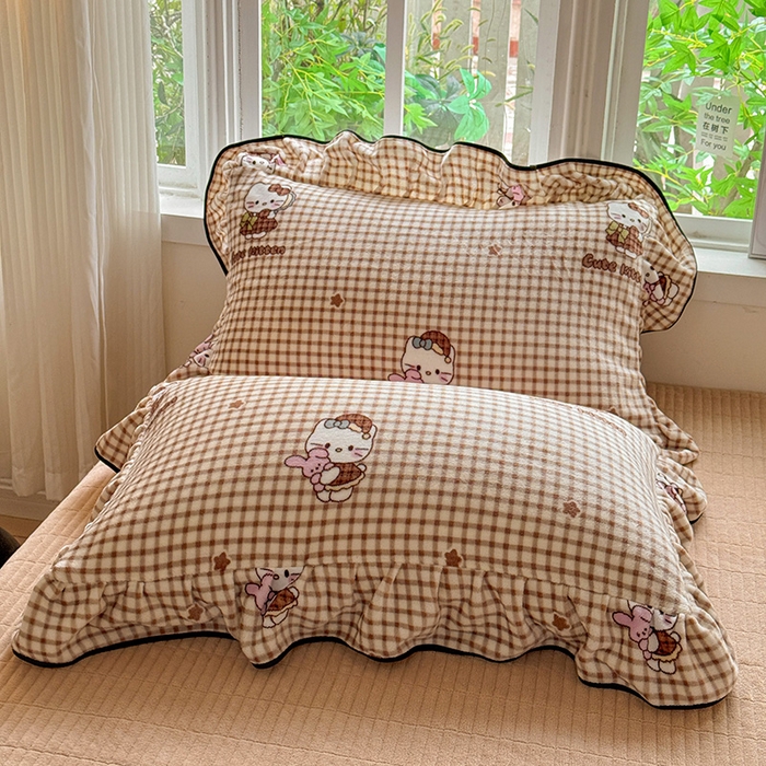 91家纺网 家纺一手货源 找家纺 梦莱斯 2025新款加厚保暖双面牛奶绒四件套-黑色花边款 格子猫