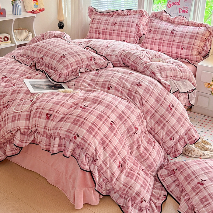 梦莱斯 2025新款加厚保暖双面牛奶绒四件套-黑色花边款 格子樱桃