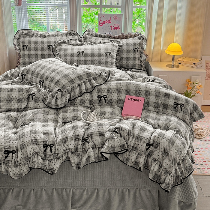 91家纺网 家纺一手货源 找家纺 梦莱斯 2025新款加厚保暖双面牛奶绒四件套-黑色花边款 蝴蝶结