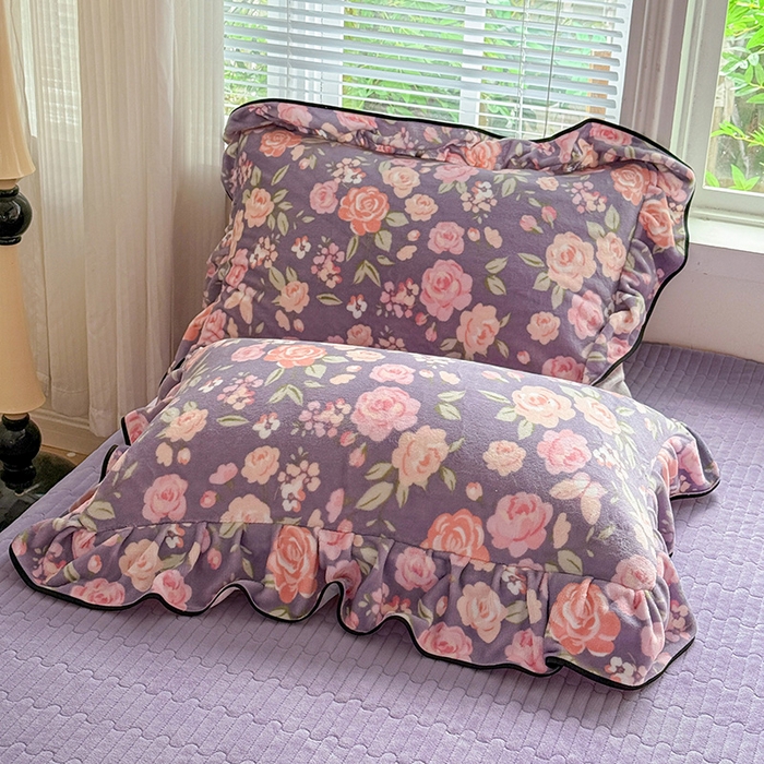 91家纺网 家纺一手货源 找家纺 梦莱斯 2025新款加厚保暖双面牛奶绒四件套-黑色花边款 花里梦