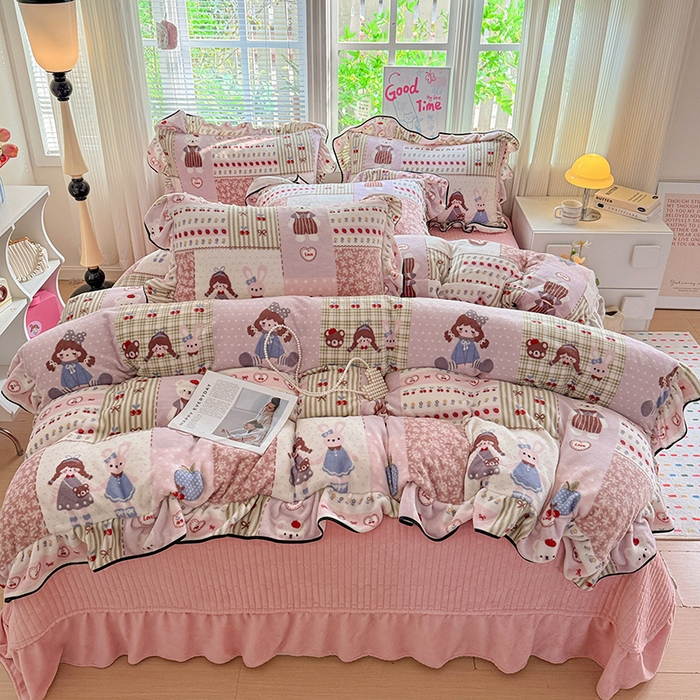 91家纺网 家纺一手货源 找家纺 梦莱斯 2025新款加厚保暖双面牛奶绒四件套-黑色花边款 快乐女孩