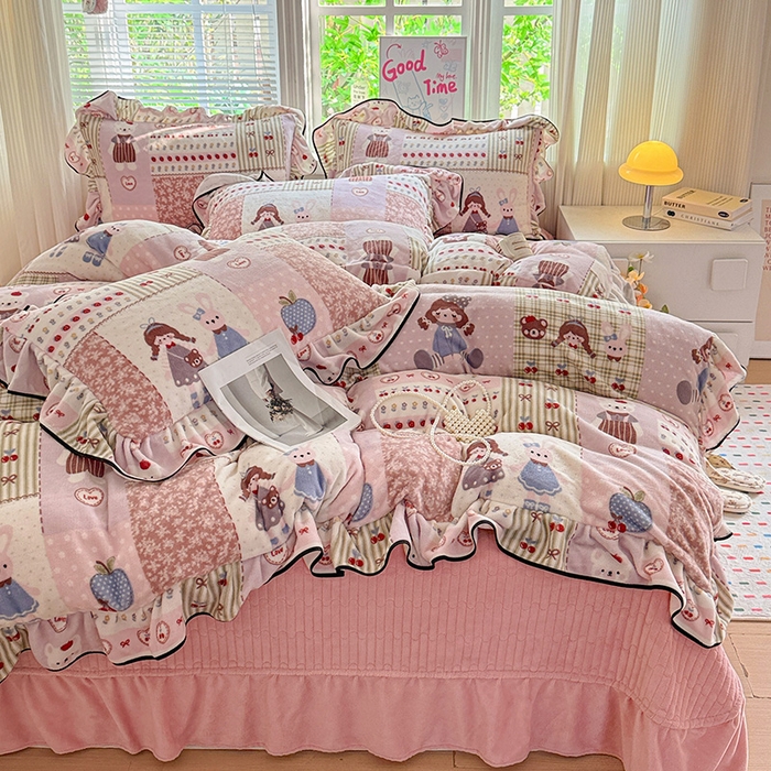 91家纺网 家纺一手货源 找家纺 梦莱斯 2025新款加厚保暖双面牛奶绒四件套-黑色花边款 快乐女孩