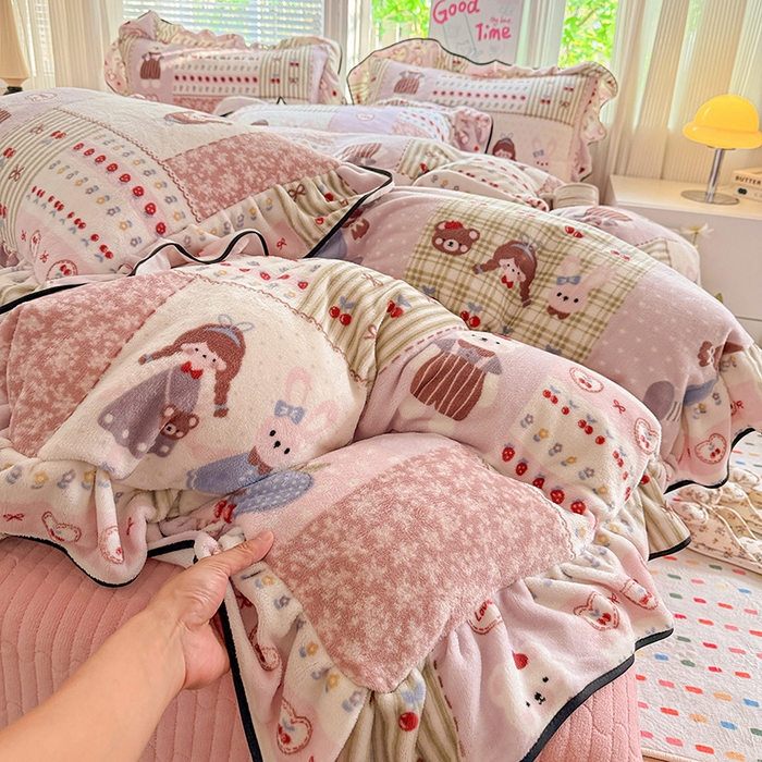 91家纺网 家纺一手货源 找家纺 梦莱斯 2025新款加厚保暖双面牛奶绒四件套-黑色花边款 快乐女孩