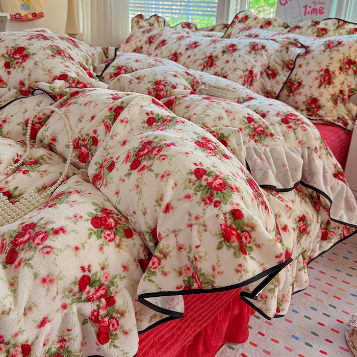 91家纺网 家纺一手货源 找家纺 梦莱斯 2025新款加厚保暖双面牛奶绒四件套-黑色花边款 玫瑰之约 - 白