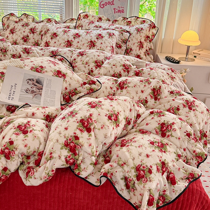 91家纺网 家纺一手货源 找家纺 梦莱斯 2025新款加厚保暖双面牛奶绒四件套-黑色花边款 玫瑰之约 - 白