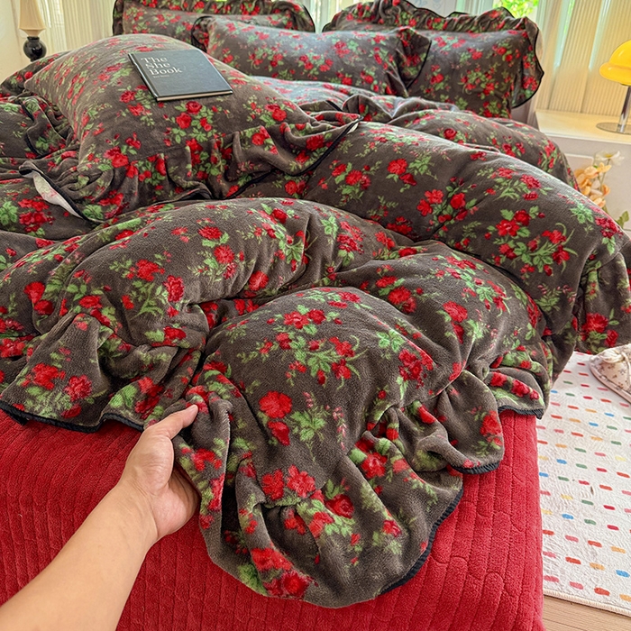 91家纺网 家纺一手货源 找家纺 梦莱斯 2025新款加厚保暖双面牛奶绒四件套-黑色花边款 玫瑰之约 - 黑