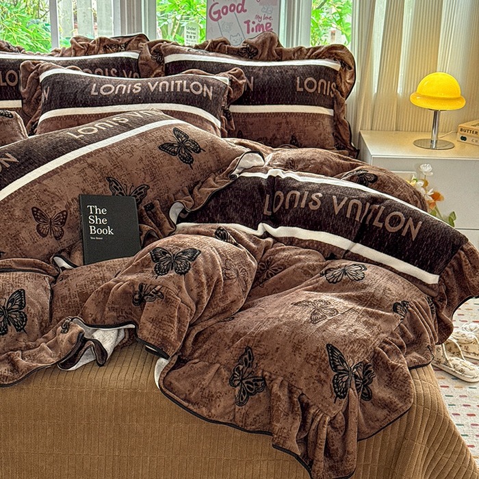 91家纺网 家纺一手货源 找家纺 梦莱斯 2025新款加厚保暖双面牛奶绒四件套-黑色花边款 米亚