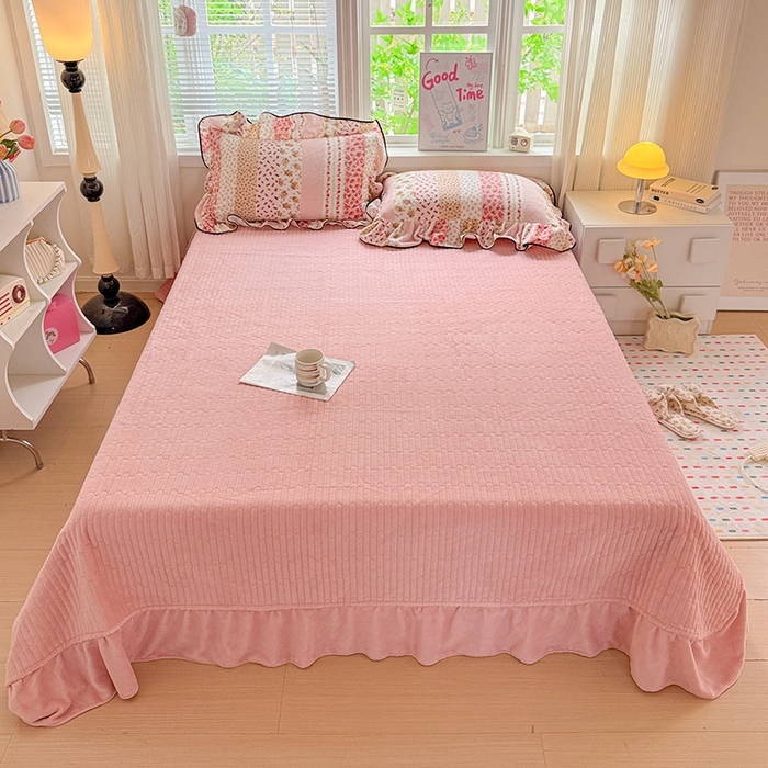 91家纺网 家纺一手货源 找家纺 梦莱斯 2025新款加厚保暖双面牛奶绒四件套-黑色花边款 桃之夭夭