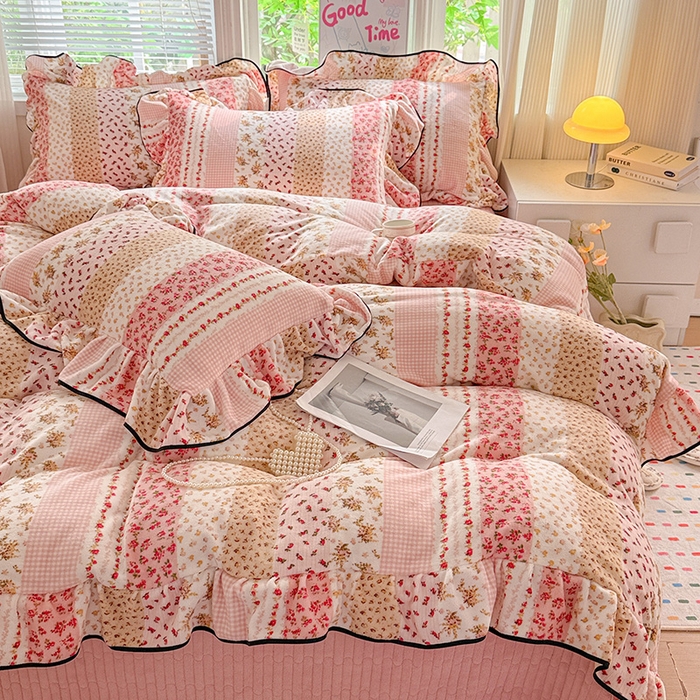 91家纺网 家纺一手货源 找家纺 梦莱斯 2025新款加厚保暖双面牛奶绒四件套-黑色花边款 桃之夭夭