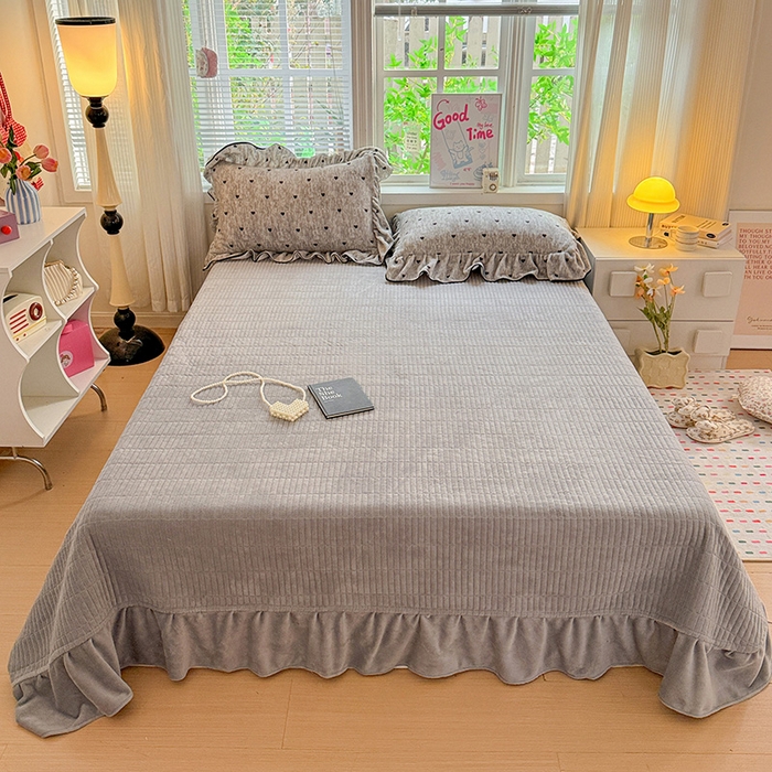 91家纺网 家纺一手货源 找家纺 梦莱斯 2025新款加厚保暖双面牛奶绒四件套-黑色花边款 心动-灰