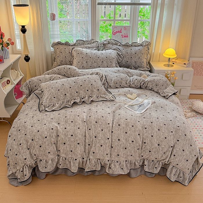 91家纺网 家纺一手货源 找家纺 梦莱斯 2025新款加厚保暖双面牛奶绒四件套-黑色花边款 心动-灰