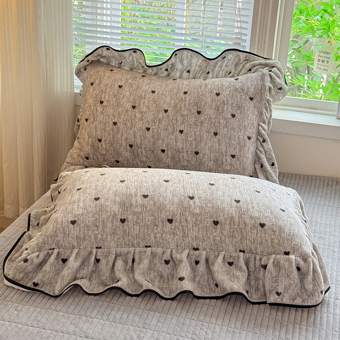 91家纺网 家纺一手货源 找家纺 梦莱斯 2025新款加厚保暖双面牛奶绒四件套-黑色花边款 心动-灰