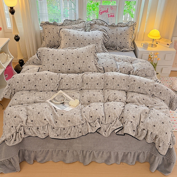 91家纺网 家纺一手货源 找家纺 梦莱斯 2025新款加厚保暖双面牛奶绒四件套-黑色花边款 心动-灰