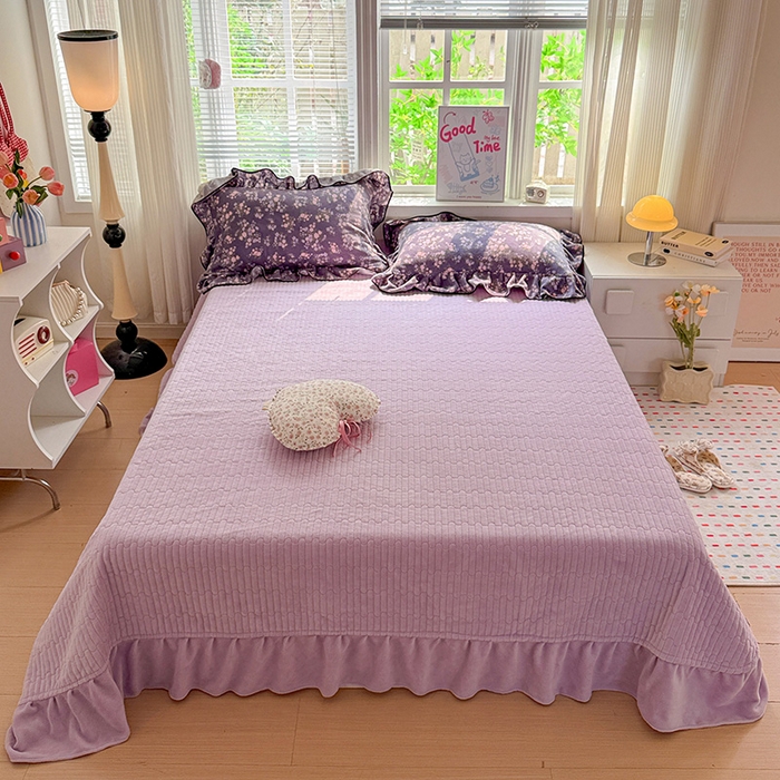 91家纺网 家纺一手货源 找家纺 梦莱斯 2025新款加厚保暖双面牛奶绒四件套-黑色花边款 紫花萌境