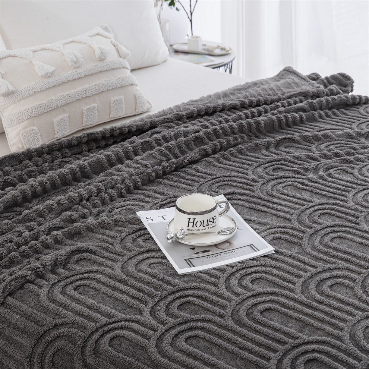 91家纺网 家纺一手货源 找家纺 一左一右 2025秋冬新款280克高克重单层双面提花塔芙绒毛毯舒棉绒毯多功能毯子外贸跨境电商-小拱门 灰色