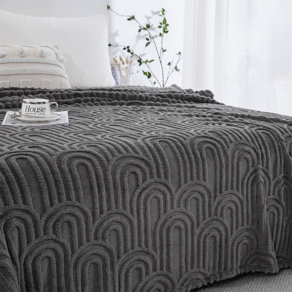 91家纺网 家纺一手货源 找家纺 一左一右 2025秋冬新款280克高克重单层双面提花塔芙绒毛毯舒棉绒毯多功能毯子外贸跨境电商-小拱门 灰色