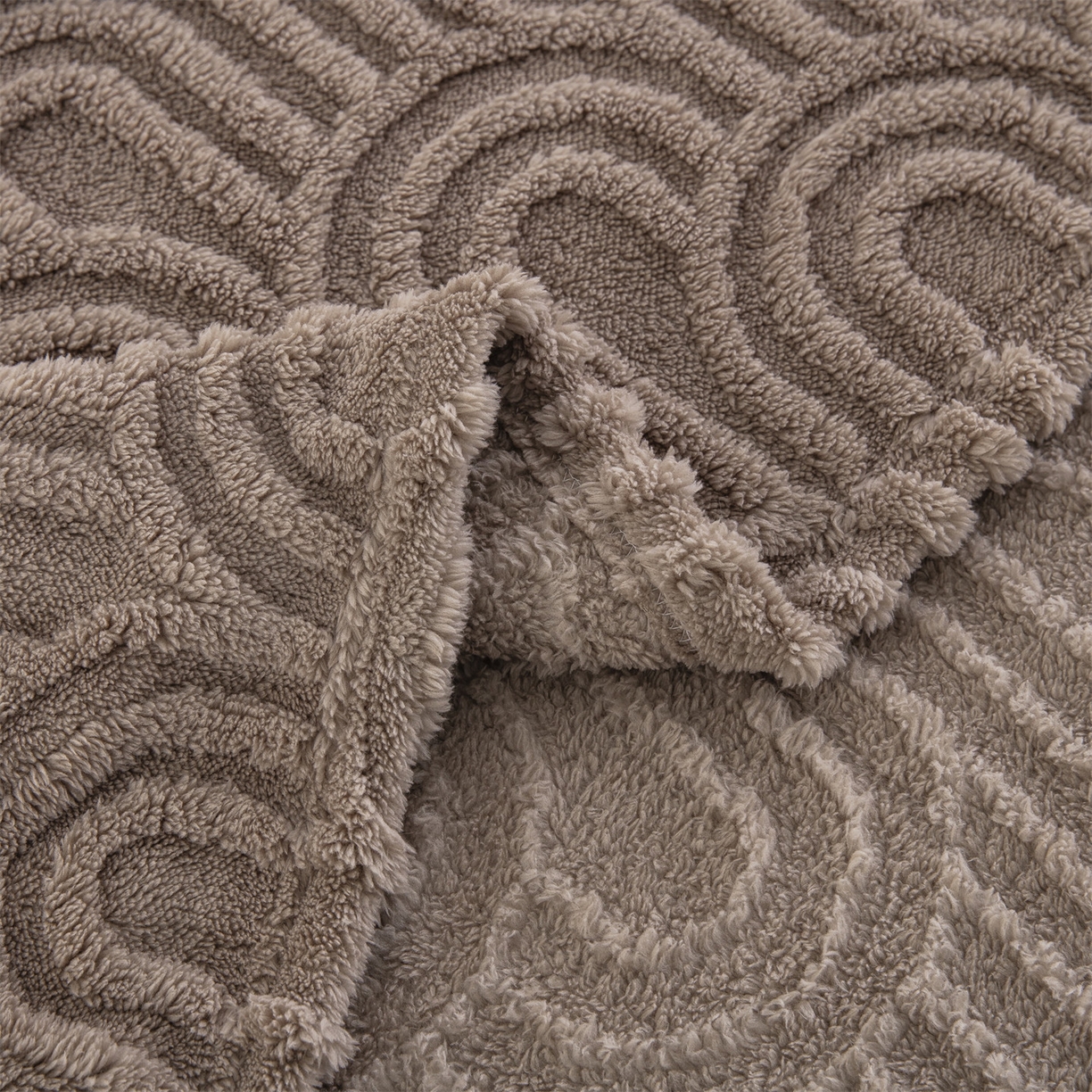 91家纺网 家纺一手货源 找家纺 一左一右 2025秋冬新款280克高克重单层双面提花塔芙绒毛毯舒棉绒毯多功能毯子外贸跨境电商-小拱门 咖色