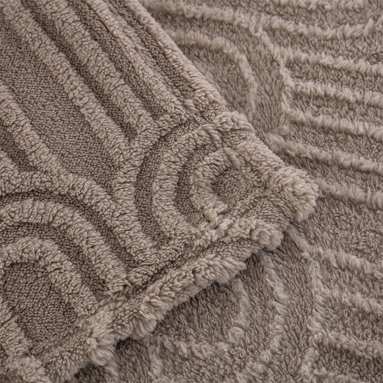 91家纺网 家纺一手货源 找家纺 一左一右 2025秋冬新款280克高克重单层双面提花塔芙绒毛毯舒棉绒毯多功能毯子外贸跨境电商-小拱门 咖色