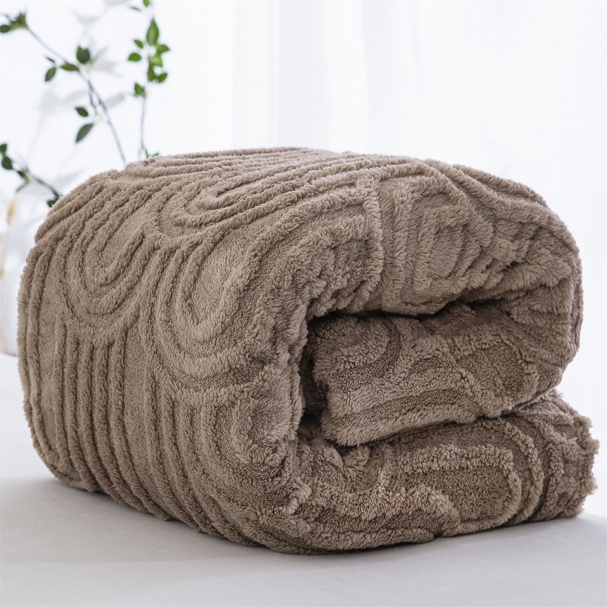 91家纺网 家纺一手货源 找家纺 一左一右 2025秋冬新款280克高克重单层双面提花塔芙绒毛毯舒棉绒毯多功能毯子外贸跨境电商-小拱门 咖色