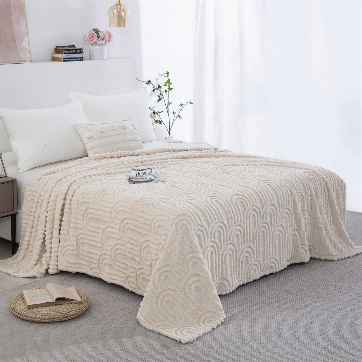 91家纺网 家纺一手货源 找家纺 一左一右 2025秋冬新款280克高克重单层双面提花塔芙绒毛毯舒棉绒毯多功能毯子外贸跨境电商-小拱门 米白