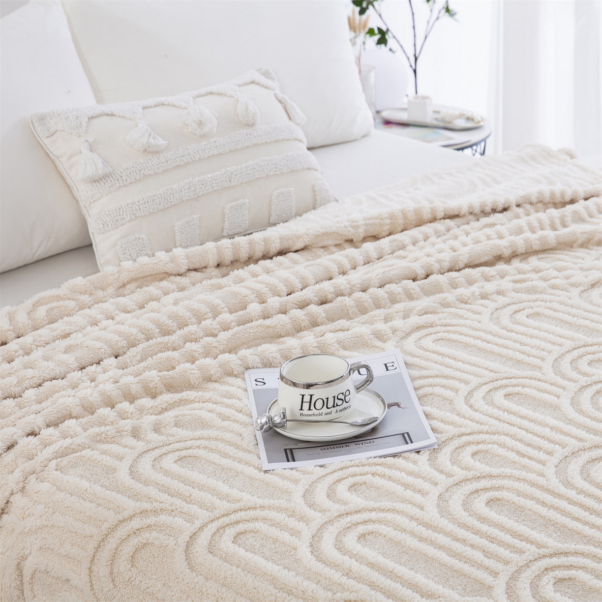 91家纺网 家纺一手货源 找家纺 一左一右 2025秋冬新款280克高克重单层双面提花塔芙绒毛毯舒棉绒毯多功能毯子外贸跨境电商-小拱门 米白