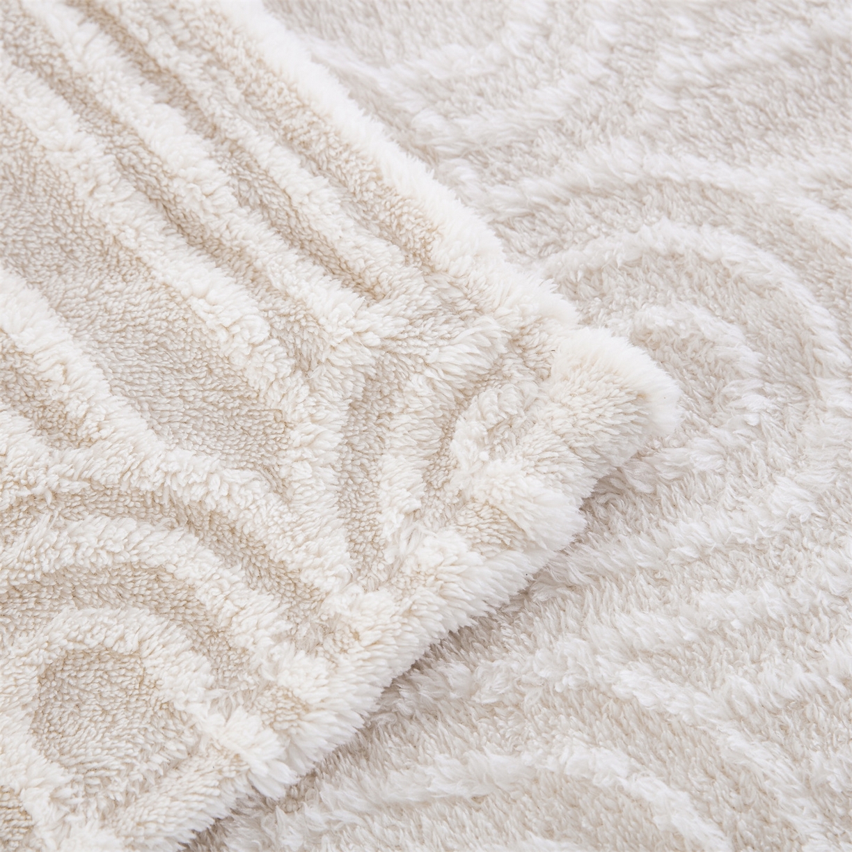 91家纺网 家纺一手货源 找家纺 一左一右 2025秋冬新款280克高克重单层双面提花塔芙绒毛毯舒棉绒毯多功能毯子外贸跨境电商-小拱门 米白